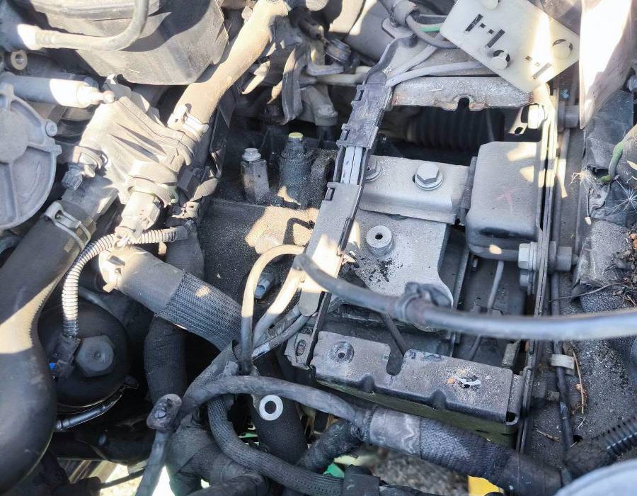 Intervention sur moteur automobile